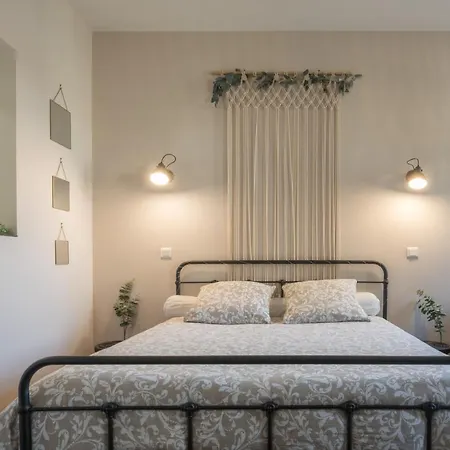 6 Place De La Détente Pensión 4*