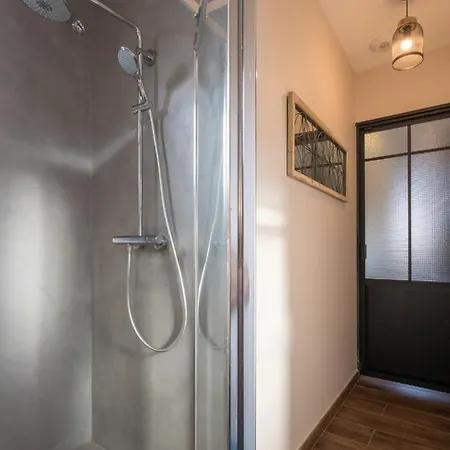 Pensión 6 Place De La Détente