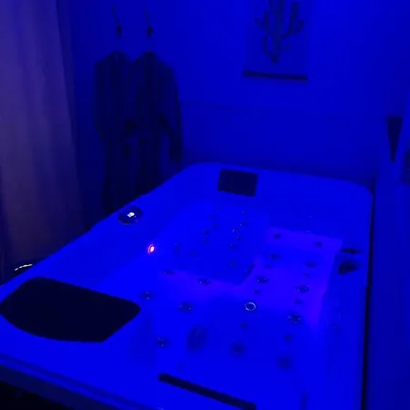 Pensión 6 Place De La Détente 4*