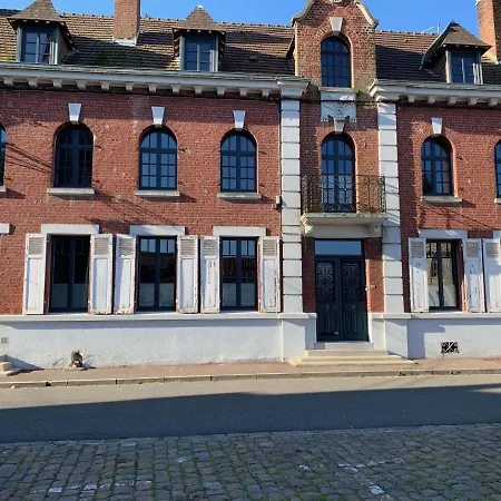 Pensión 6 Place De La Détente 4*